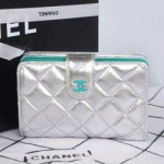 샤넬 신상 실버중지갑 에메랄드