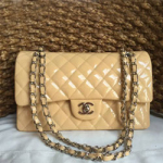 샤넬 클래식 플랩백 페이던트 베이지