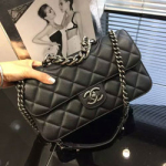 샤넬 캐비어 플랩백 블랙