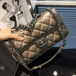 샤넬 캐비어 플랩백 골드