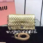 미우미우 신상 마테라쎄 미니 클러치백 RN0416