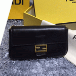 펜디 마이크로 바게뜨 숄더백