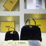 펜디 미디움 양털 크로스백