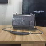 입생로랑 Monogramme 크로스백 그레이