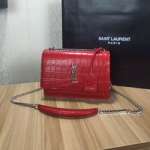 입생로랑 Monogramme 크로스백 레드