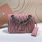 미우미우 퀼티드 백 5BD016