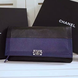 샤넬  보이 클러치백