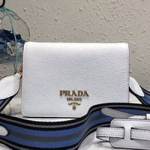 프라다 송아지 가죽 숄더백 1BD102