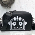 프라다 가죽백 1BH093