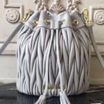 미우미우 마테라세 가죽 버킷백 5BE014