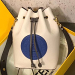 펜디  몬트레조  컬러의 가죽 미니 백 298