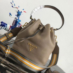 프라다 신상 버킷백 1BE018