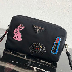 프라다 나일론 페브릭 에나멜 메탈 아플리케 숄더백 1BC167