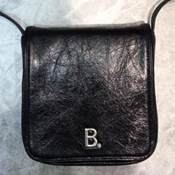 발렌시아가 크로스백  191202