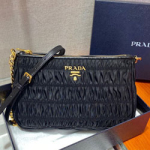 프라다 크로스백 1BH171