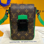 루이비통 S락 버티컬 웨어러블 월릿 M81522