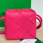 보테가베네타 크로스백 701915