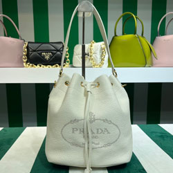 프라다 백팩 1BE018