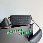 보테가 베네타 크로스백 717429