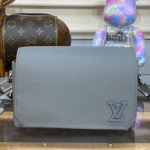 루이비통 패스트라인 웨어러블 월릿 M82085