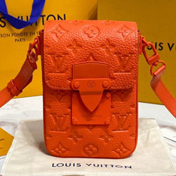 루이비통 S락 버티컬 웨어러블 월릿 M81524