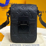 루이비통 S락 버티컬 웨어러블 월릿 M81524