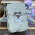 루이비통 S락 버티컬 웨어러블 월릿 M81524